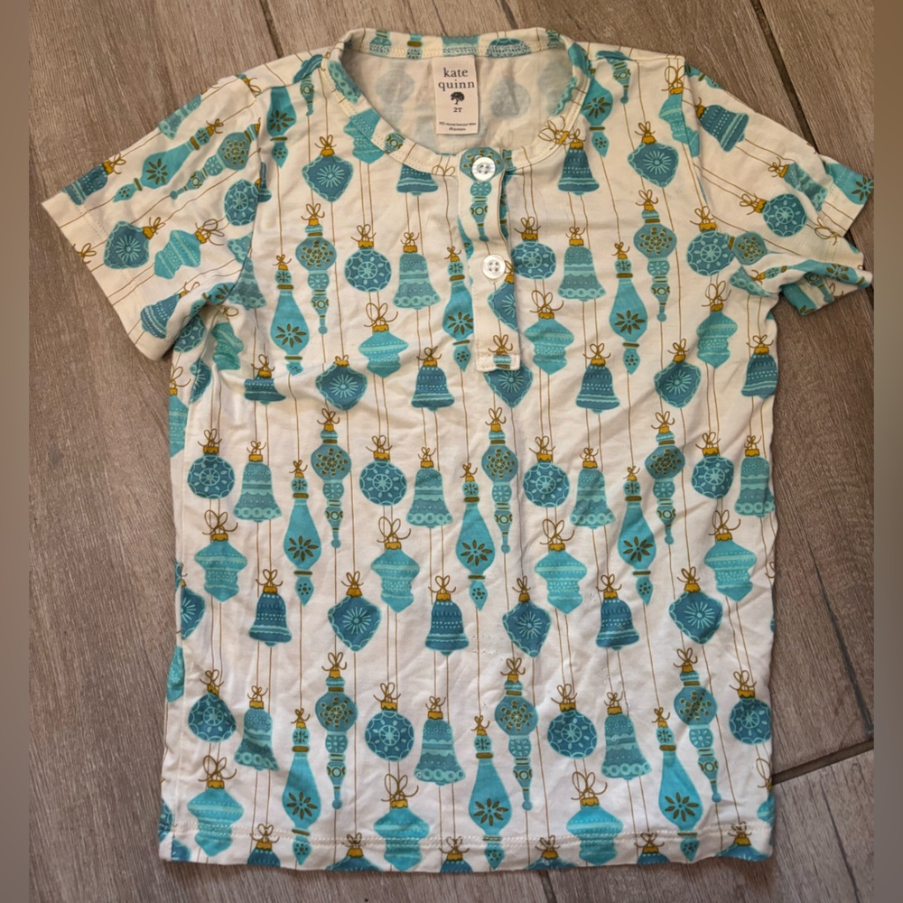 Kate Quinn Christmas ornament tee